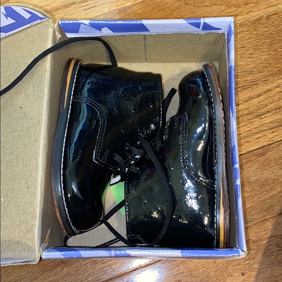 Kid Size 4.5 Black Patent Leather Walking Shoes - Picture 5 of 7